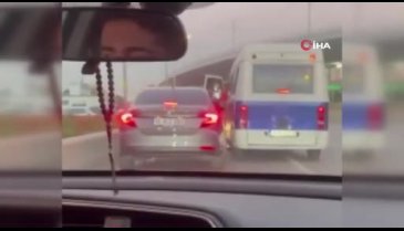 Bursa'da trafikte yol verme kavgası