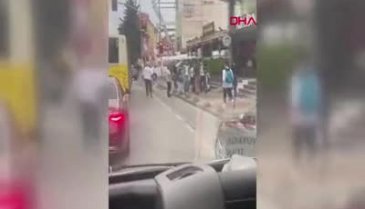 İstanbul'da otobüsten inen 3 yolcu arasında tartışma çıktı