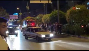 Manisa'da otomobil refüje çarptı