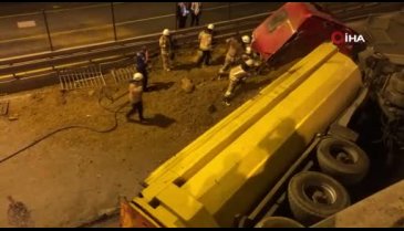 İstanbul'da freni boşalan hafriyat yüklü kamyon devrildi