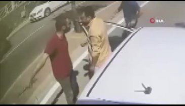 Bursa'da sürücülerin yol verme kavgasını vatandaşlar ayırdı