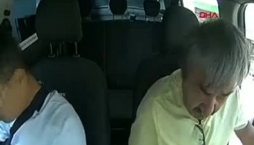 İzmir'de bindiği taksiden para çaldı