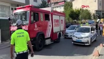 İstanbul'da hafriyat kamyonu 3 otomobile çarparak devrildi