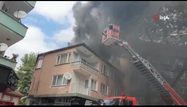Bursa'da apartmanın çatı katında çıkan yangın korkuttu