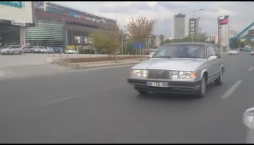 Devlet Bahçeli klasik otomobiliyle yollarda