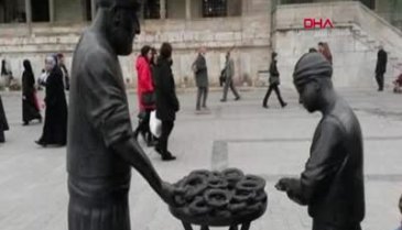 İstanbul'da simitçi heykeli'ndeki simitleri çaldılar