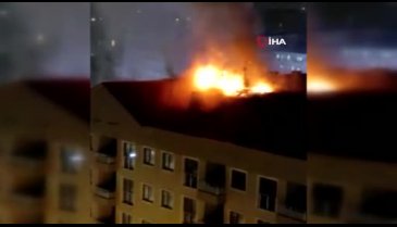 Bursa'da 6 katlı binanın çatı katı alev alev yandı, 1 kişi dumandan etkilendi