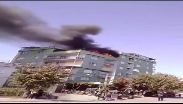 Bursa'da bir apartmanın çatı katında yangın çıktı