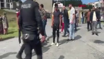 İstanbul'da fabrikada çıkan yangında işçiler çatıda mahsur kaldı