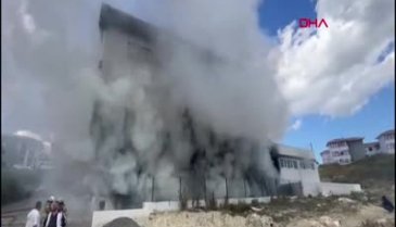 İstanbul'da fabrikada çıkan yangında işçiler çatıda mahsur kaldı -2