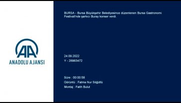 Ünlü şarkıcı Buray, Bursa Gastronomi Festivali'nde sahne aldı