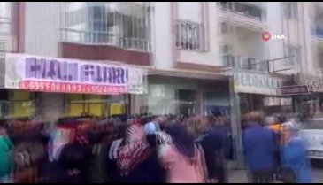Manisa'da ucuz halı izdihama neden oldu