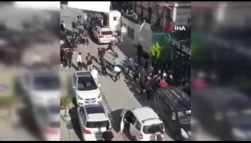 İstanbul'da futbol taraftarlarından duba ve sandalyeli kavga