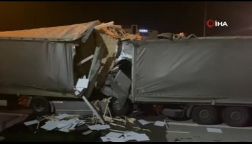 Kocaeli'nde zincirleme tır kazası