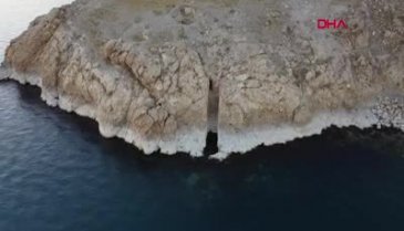 Van Gölü'nde sular çekildi, tarihi liman kalıntıları ortaya çıktı