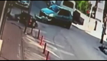 Bursa'da otomobilin çarptığı motosikletli yaralandı