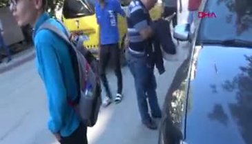 Bilecik'te minibüs aynasının çarptığı adam bir otomobilin altına girdi