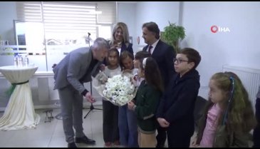 Metin Şentürk çocuklarla şarkı söyledi