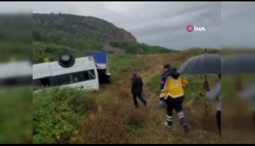 Bursa'da kontrolden çıkan minibüs şarampole yuvarlandı