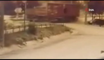 Bursa'da tır kamyona çarptı: 2 kişi yaralandı