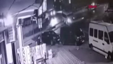 İstanbul'da kazadan kaçan araç devrildi