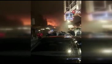 İstanbul'da 2 katlı ahşap binada bulunan lüks kafe alev alev yandı