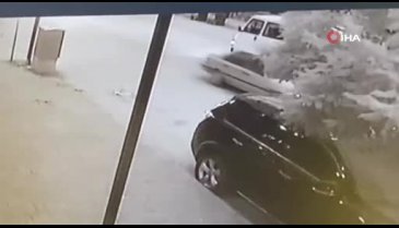 Bursa'da kazada ölümden dönen sürücü, yardımcı olan genç ile özçekim yaptı