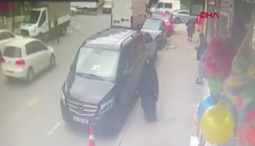 İstanbul'da elindeki bıçakla 8 yaşındaki çocuğu gasbetti