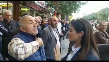 Bursa İnegöl'de vatandaştan Davutoğlu'na protesto