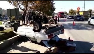Bursa'da ehliyetsiz sürücünün kullandığı otomobil takla attı