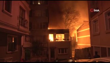 İstanbul'da 5 bina kül oldu! Alevler geceyi aydınlattı