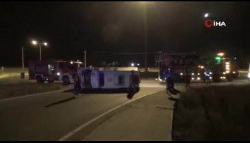 İstanbul'da ambulans devrildi, 3 sağlık personeli ölümden döndü