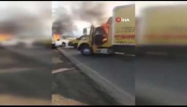 Meksika'da eylem yapan öğrenciler, 10 aracı ateşe verdi