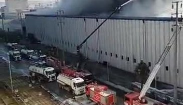 Bursa'da fabrikanın merkezinde yangın devam ediyor -2