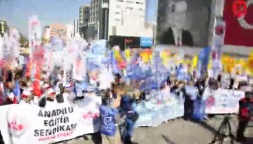 Bursa'da binlerce öğretmen iş bıraktı