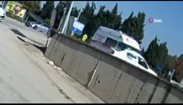 Bursa Karacabey'de otomobil ambulans ile çarpıştı: 1 ölü 1 yaralı