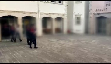 İzmir'de hırsızlık şüphelisi 4 kişi yakalandı