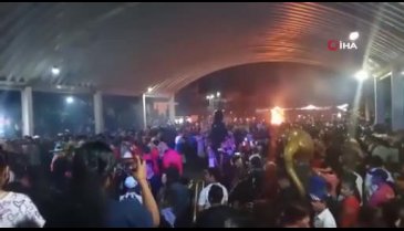 Meksika'da havai fişekler bomba gibi patladı!