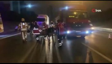 İstanbul'da trafikte şakalaşırken motosikletten düştüler
