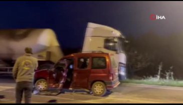 Bursa'da işçi servisi ile kamyonet çarpıştı! 7 yaralı