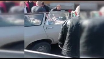 Sakarya'da kamyona çarpan otomobil kağıt gibi ezildi!