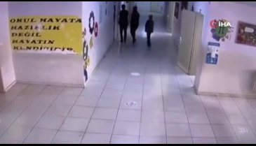 Şırnak'ta öğretmen öğrencileri önünde darp edildi!