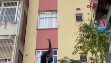 Hatay'da anahtarını evde unuttu, çatıdan halatla girmeye çalışırken asılı kaldı