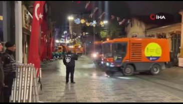 İstiklal Caddesi yeniden araç ve yaya trafiğine açıldı