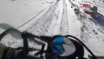 Erzincan'da 3 bin 200 metrede kayak keyfi