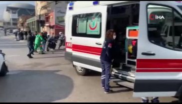 Bursa'da otomobilin çarptığı minibüs devrildi