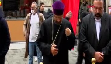 Patrik Maşalyan terör saldırısının olduğu noktada dua etti