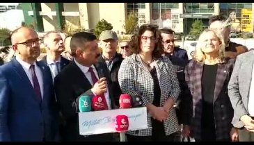İYİ Parti Bursa İl Başkanı Türkoğlu basın açıklaması düzenliyor