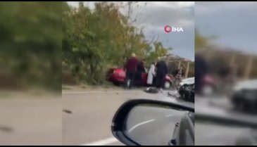 Bursa'da otomobiller kafa kafaya çarpıştı