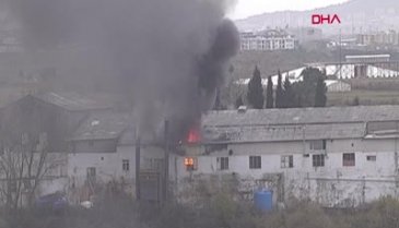 İstanbul'da kimyasal ürün fabrikasında yangın